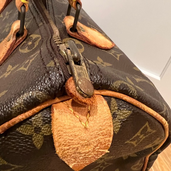 Louis Vuitton Monogram Speedy Tote - Picture 10 of 16